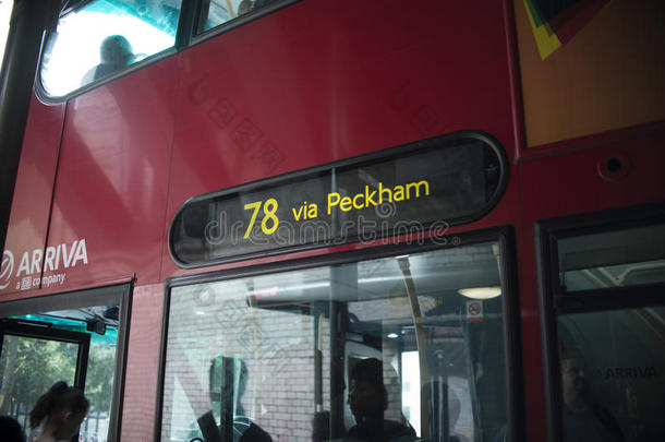 公共汽车标志的特写