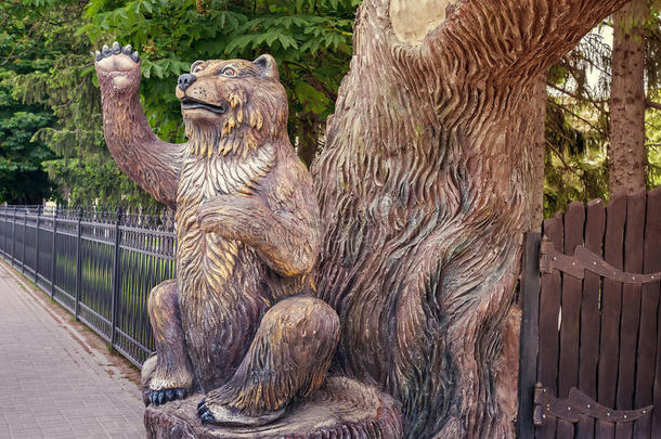 在<strong>儿童公园</strong>入口处的雕塑。