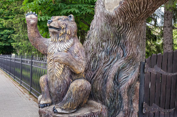 在<strong>儿童公园</strong>入口处的雕塑。