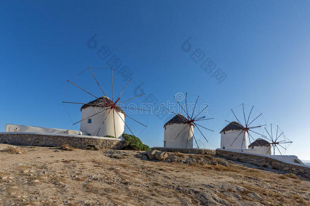 希腊麦科诺斯岛上<strong>白色风车</strong>的惊人景色