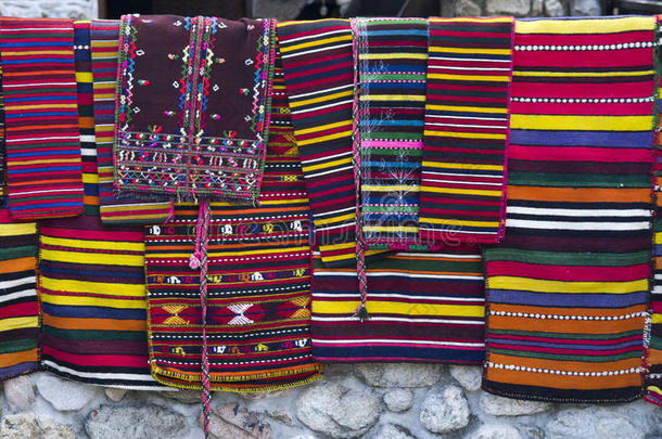 保加利亚自制地毯，地毯和女装外套