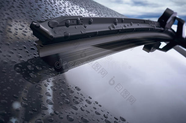 汽车挡风玻璃与雨滴和无框雨刷刀片关闭
