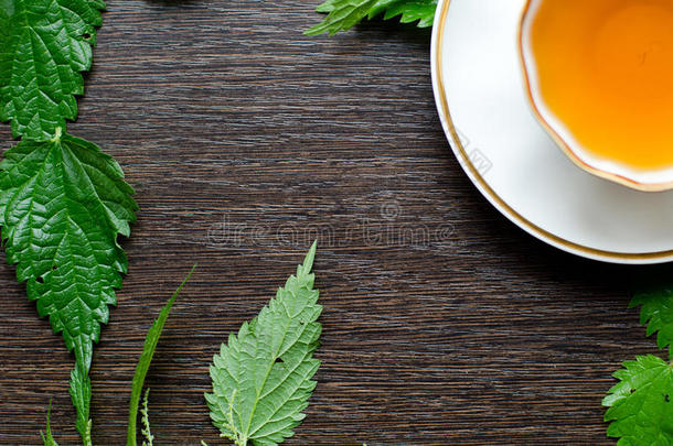来自荨麻叶的芳香有机天然草本茶