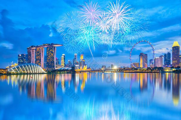 晚上看新加坡城市的烟花
