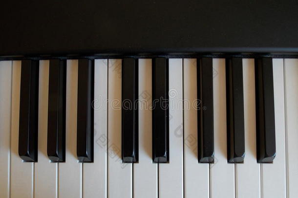 电子<strong>钢琴</strong>上的<strong>黑白键</strong>