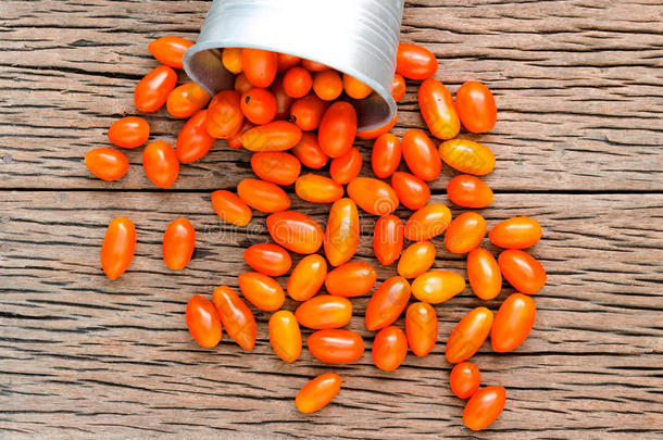 农场里的新鲜西红柿对你的皮肤有好处，有助于防止几种癌症和篮子里必不可少的抗氧化剂
