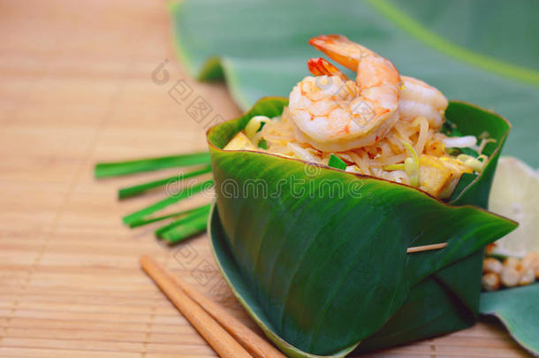 著名的传统<strong>泰国</strong>食品虾<strong>垫泰国</strong>。