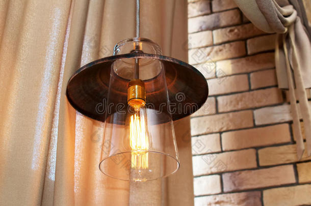 爱迪生的灯泡和灯