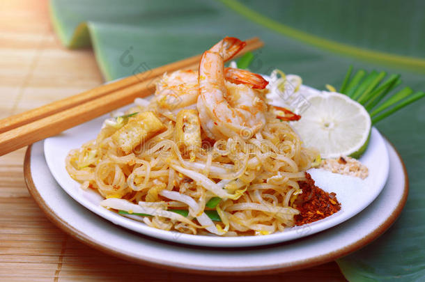 著名的传统泰国食品虾垫泰国。