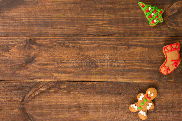 圣诞饼干。 乡村木桌上的薯片饼干。