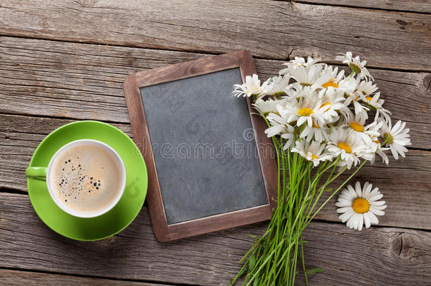 黑板上写你的课文，花和咖啡