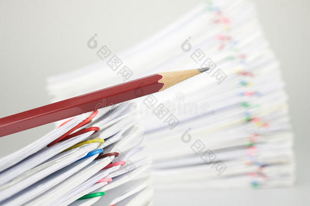 关闭铅笔在文件上有模糊堆超载的文件
