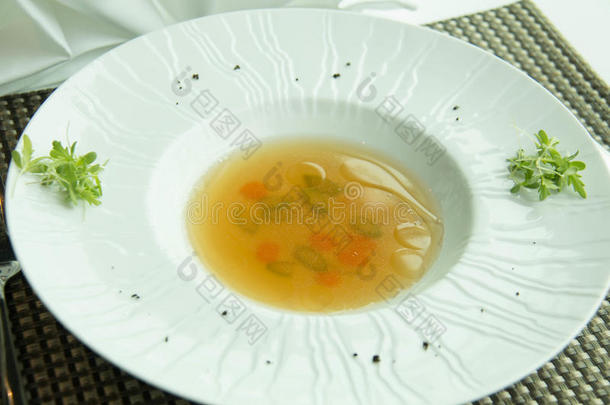 康索姆汤和蔬菜