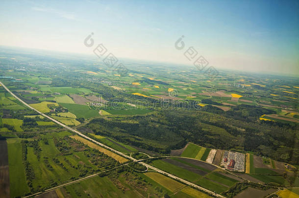 起飞后巴伐利亚乡村的美丽鸟瞰