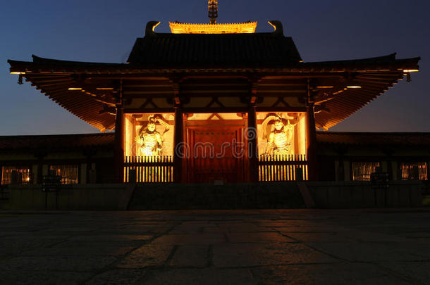 日本大阪的旧石滕诺基寺庙的大门