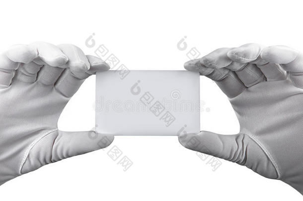 双手戴着白色手套，在白色背景上拿着白色塑料卡