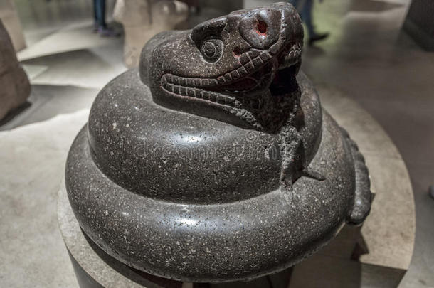 阿兹特克花岗岩雕刻一条来自墨西哥的蛇