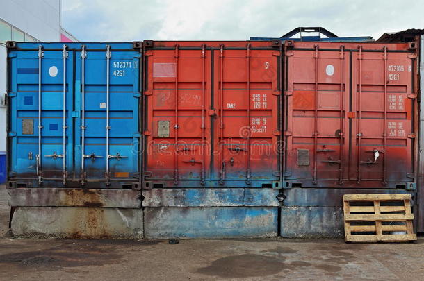 container_storage.<strong>jpg</strong>