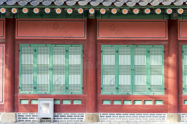 建筑细节-韩国传统木窗，韩国首尔古宅装饰砖墙
