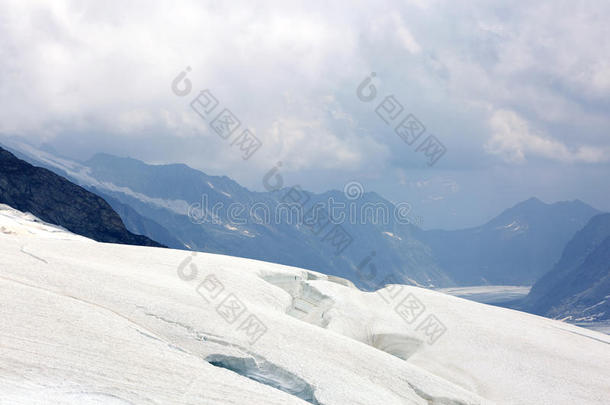 在JungfrauRegio的裂缝和Aletsch冰川