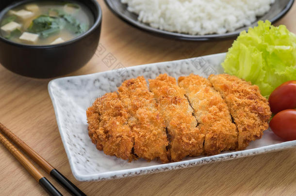 米饭和汤的脆炸猪肉，日本食品