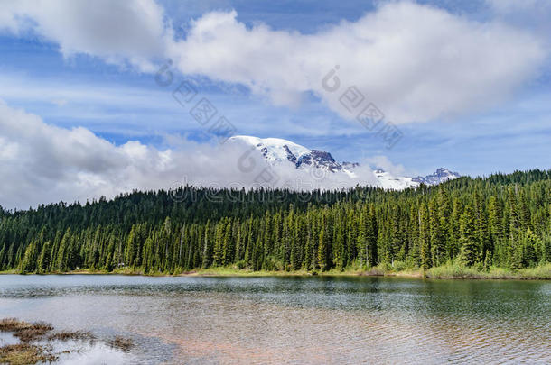 雷纳山