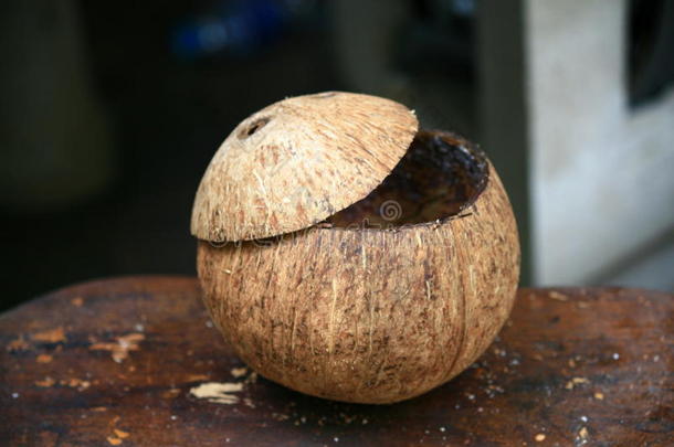 椰子壳打开头盖