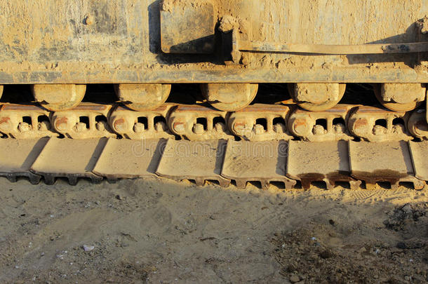 卡特彼勒从<strong>重型</strong>机械-机器锤桩在莫斯科的道路交叉口建设。