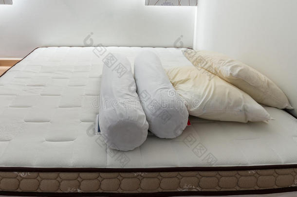 床<strong>靠垫</strong>清洁的舒适的装饰