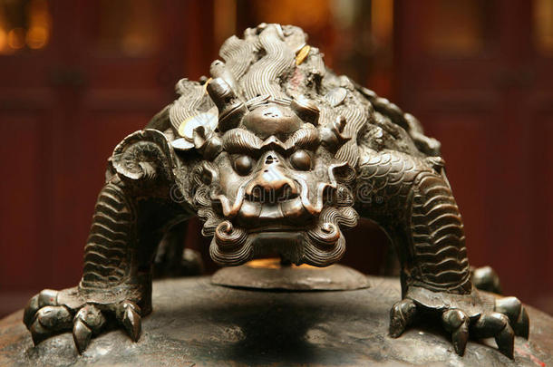 中国神话野兽的青铜雕像