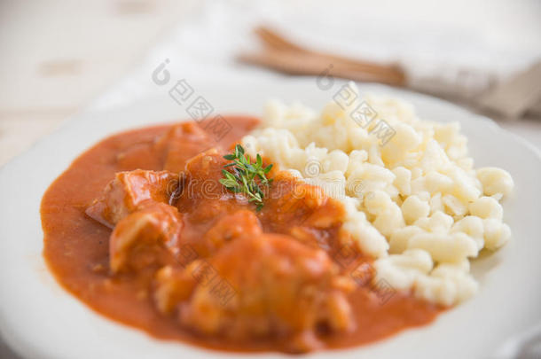 传统匈牙利热炖牛肉汤