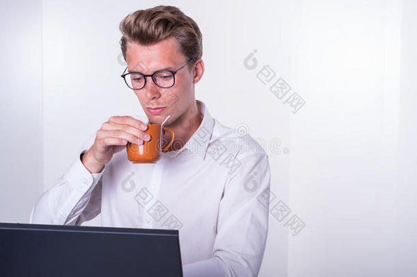 胡须商业咖啡计算机杯子