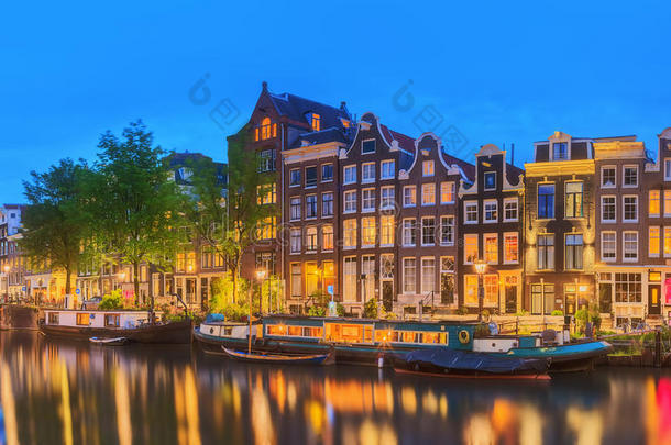 <strong>阿姆斯特丹</strong>河，运河和美丽的<strong>阿姆斯特丹</strong>市夜景。荷兰