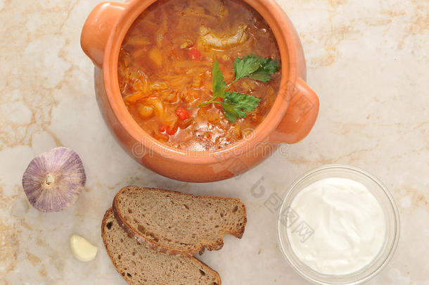 卷心菜汤是俄罗斯民族菜肴的传统菜肴