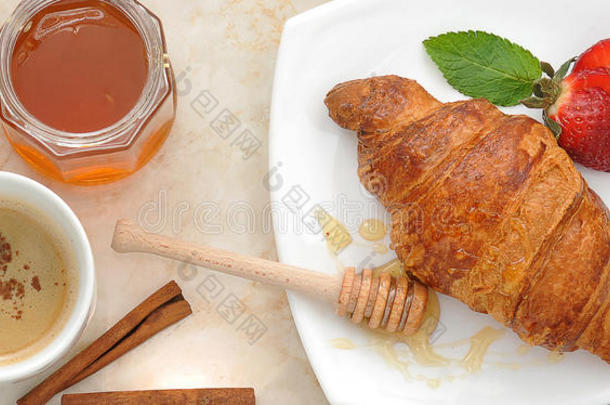 早餐牛角面包-草莓牛角面包