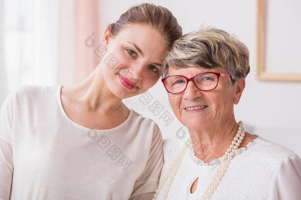 祖母和孙女之间的密切关系