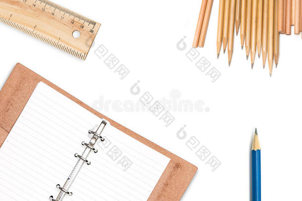 图纸和设计工具与皮革组织者笔记簿