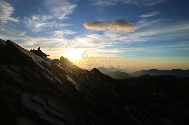 山顶山南湖太阳日出