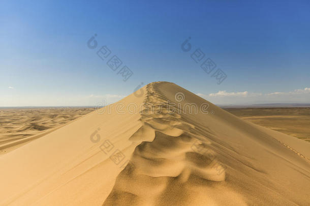 戈壁沙漠金色歌唱沙丘