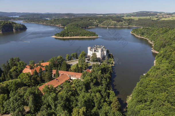 捷克共和国奥利克大坝下的城堡奥利克