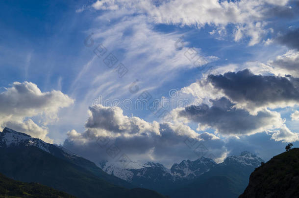 阿尔卑斯山奥斯塔奥斯塔瓦利蓝色蓝山