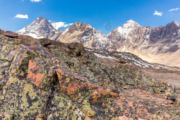 玻利维亚山脉山峰山脊景观。