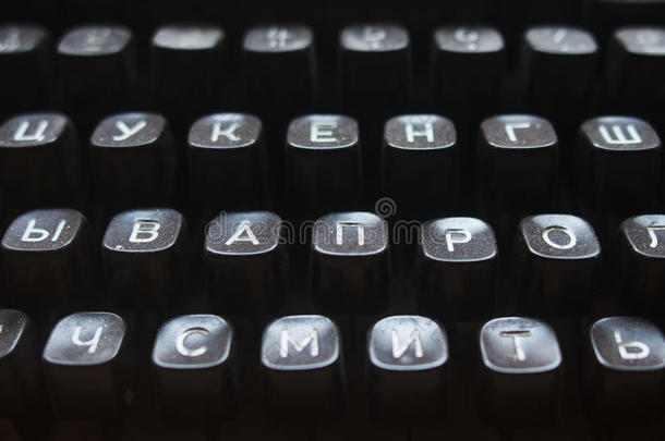 俄罗斯<strong>机械</strong>打字机特写的黑色<strong>键盘</strong>