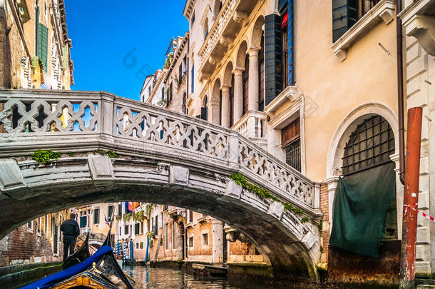 贡多拉乘坐浪漫威尼斯，意大利。
