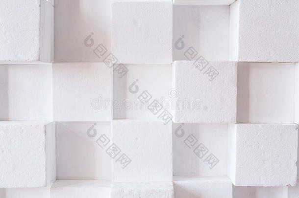 抽象的白色现代建筑背景，墙上有立方体