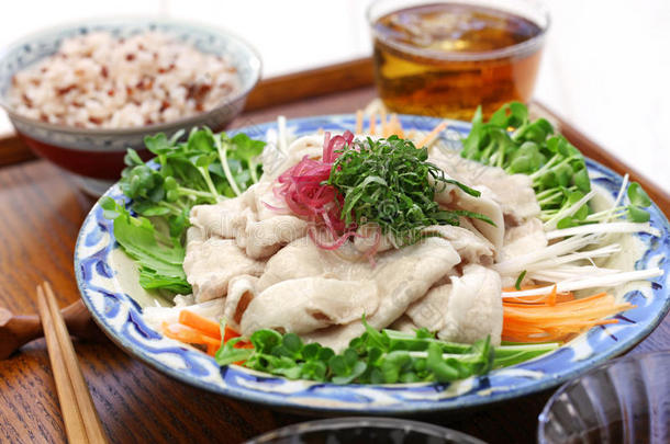 冷猪肉沙拉，日本夏季美食