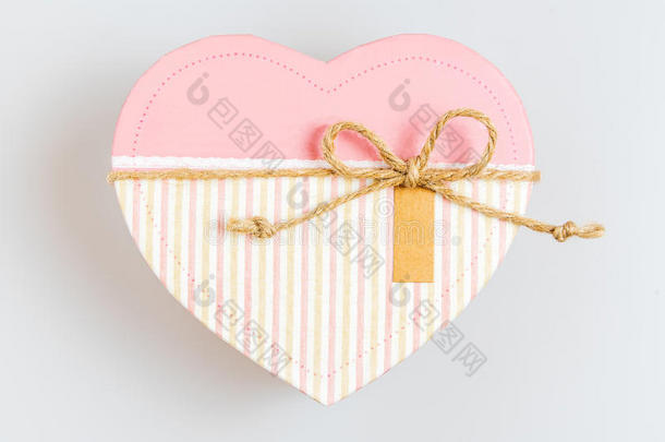 美丽的粉红色盒子心形，婚礼和情人节礼物。