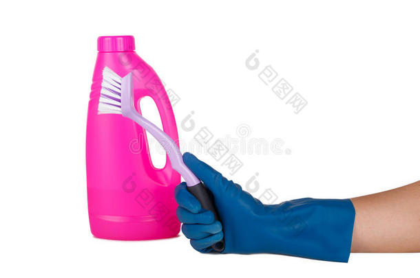 手与手套使用刷子清洗