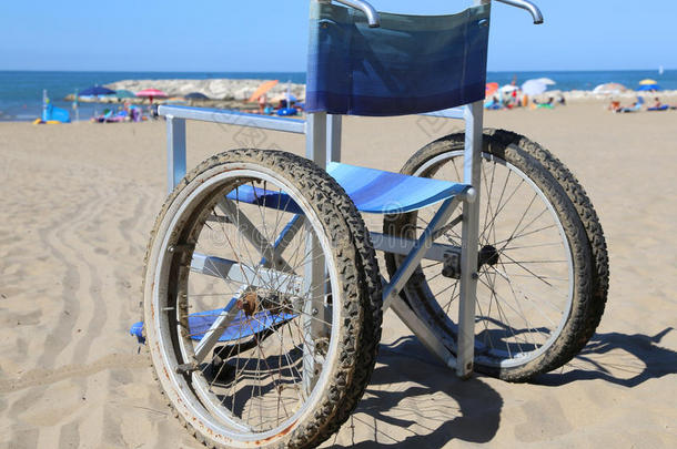 援助海滩照顾残疾残疾人
