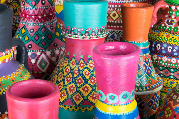 艺术彩绘彩色手工陶器花瓶的组成